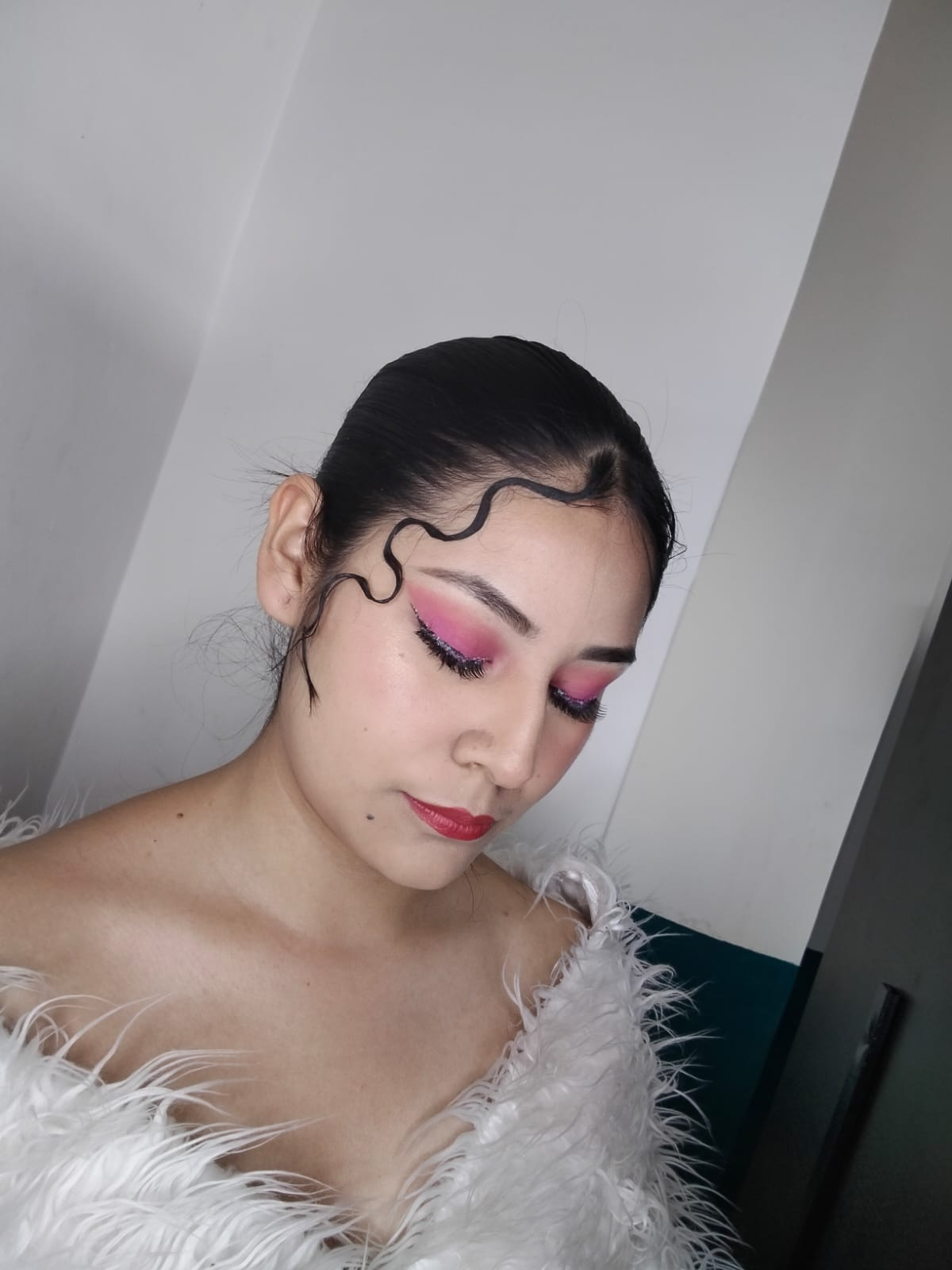 Maquillaje artístico en tonos rosados